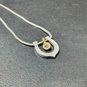 Hufeisen mit Brillant